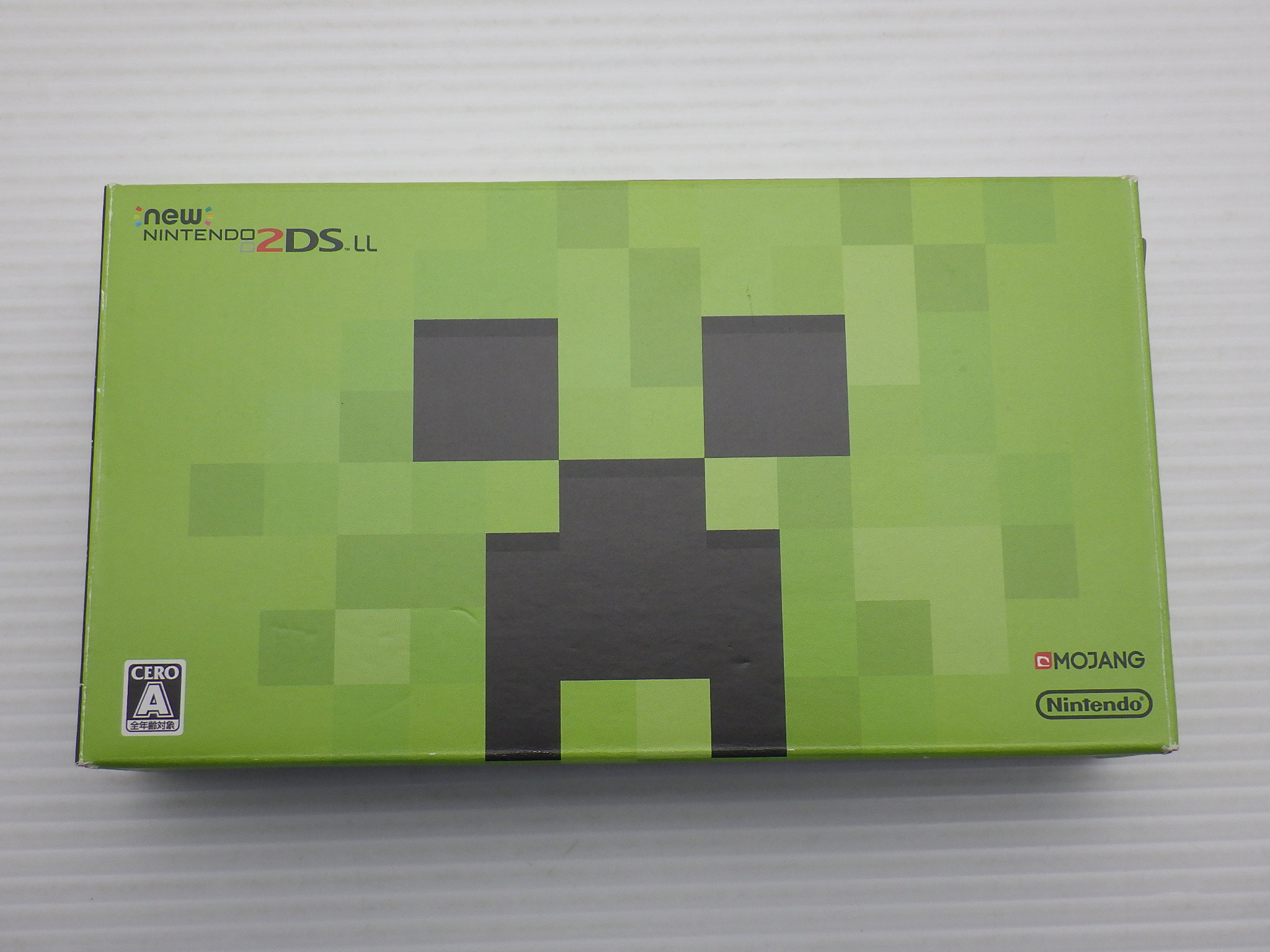 Newニンテンドー2DS LL本体 MINECRAFTパック マインクラフトクリーパーエディション（JAN-001）