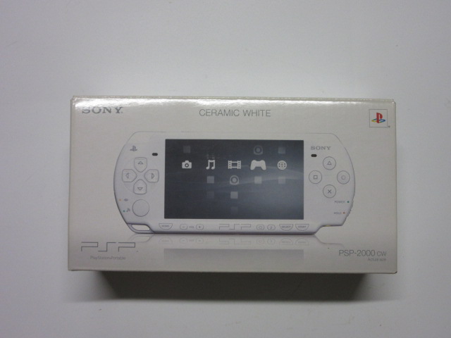 PSP本体（PSP-2000/セラミック・ホワイト）