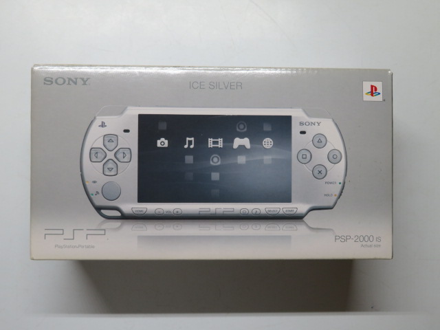 PSP本体（PSP-2000 IS/アイスシルバー）
