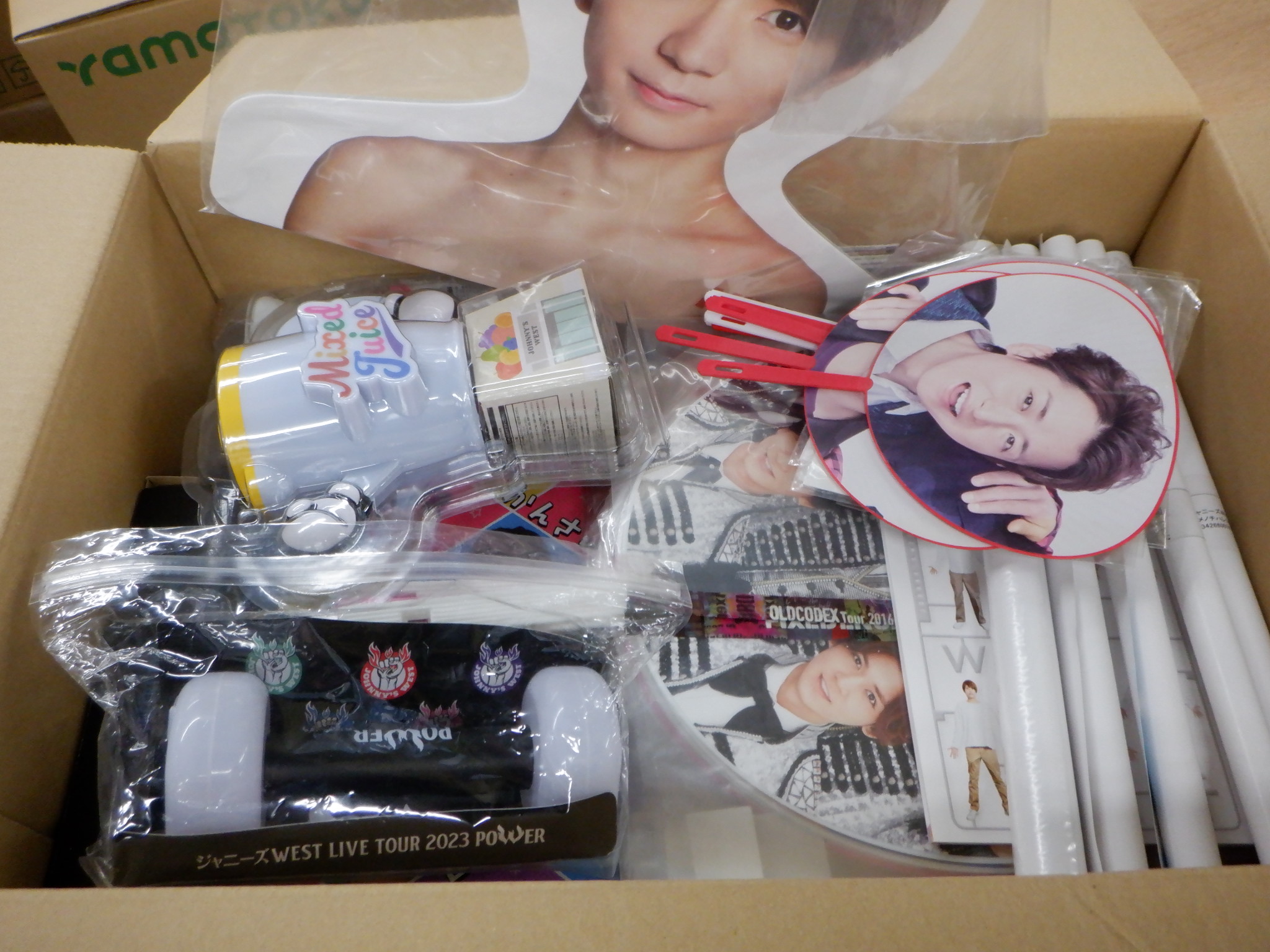 【グッズ詰め合わせ】