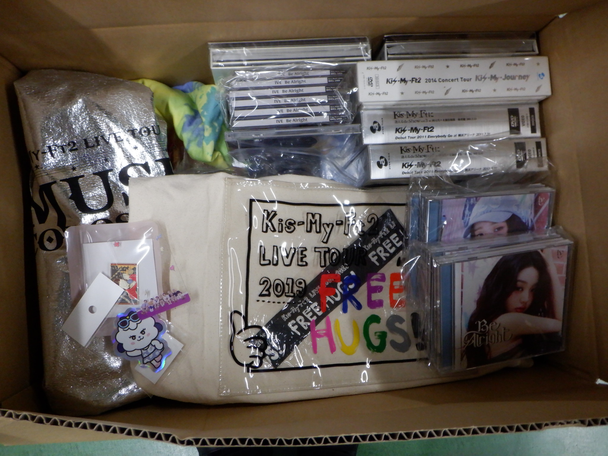 【グッズ詰め合わせ】