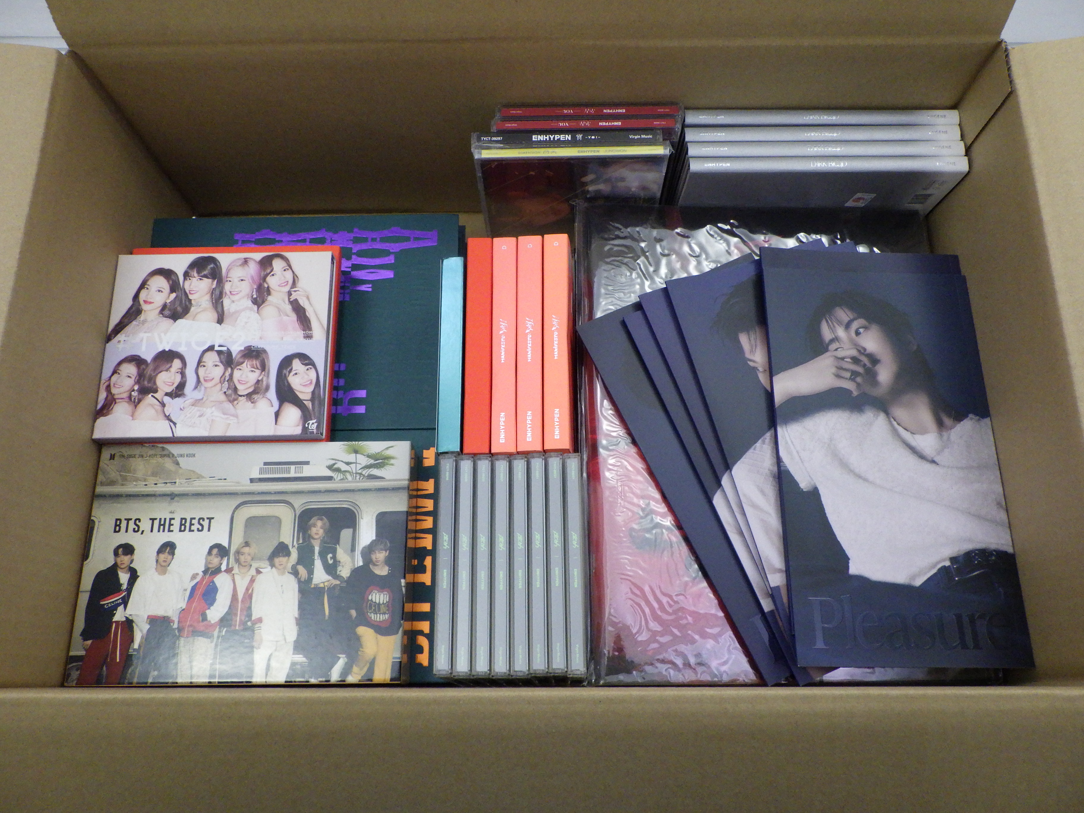 【グッズ詰め合わせ】