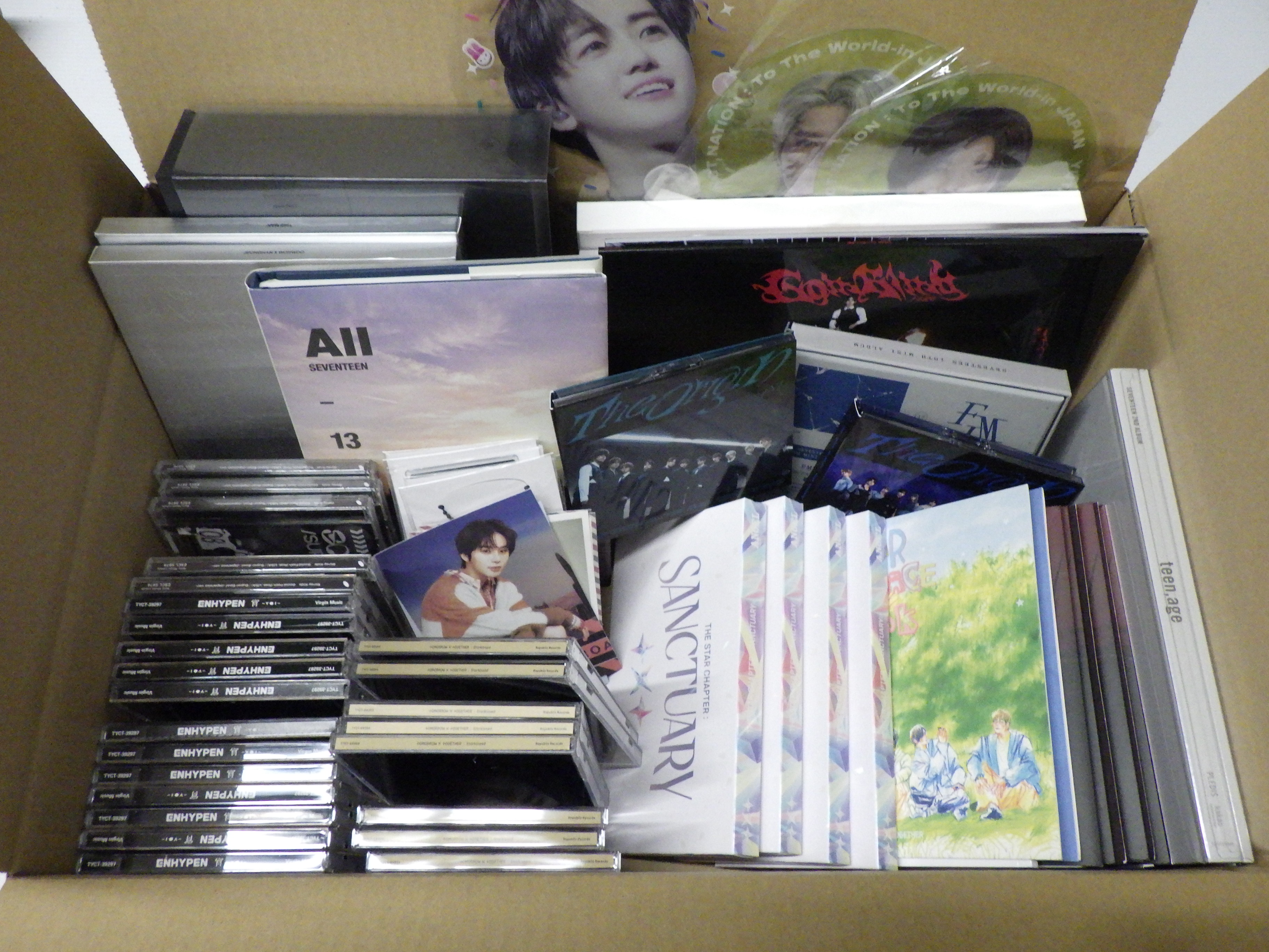 【グッズ詰め合わせ】