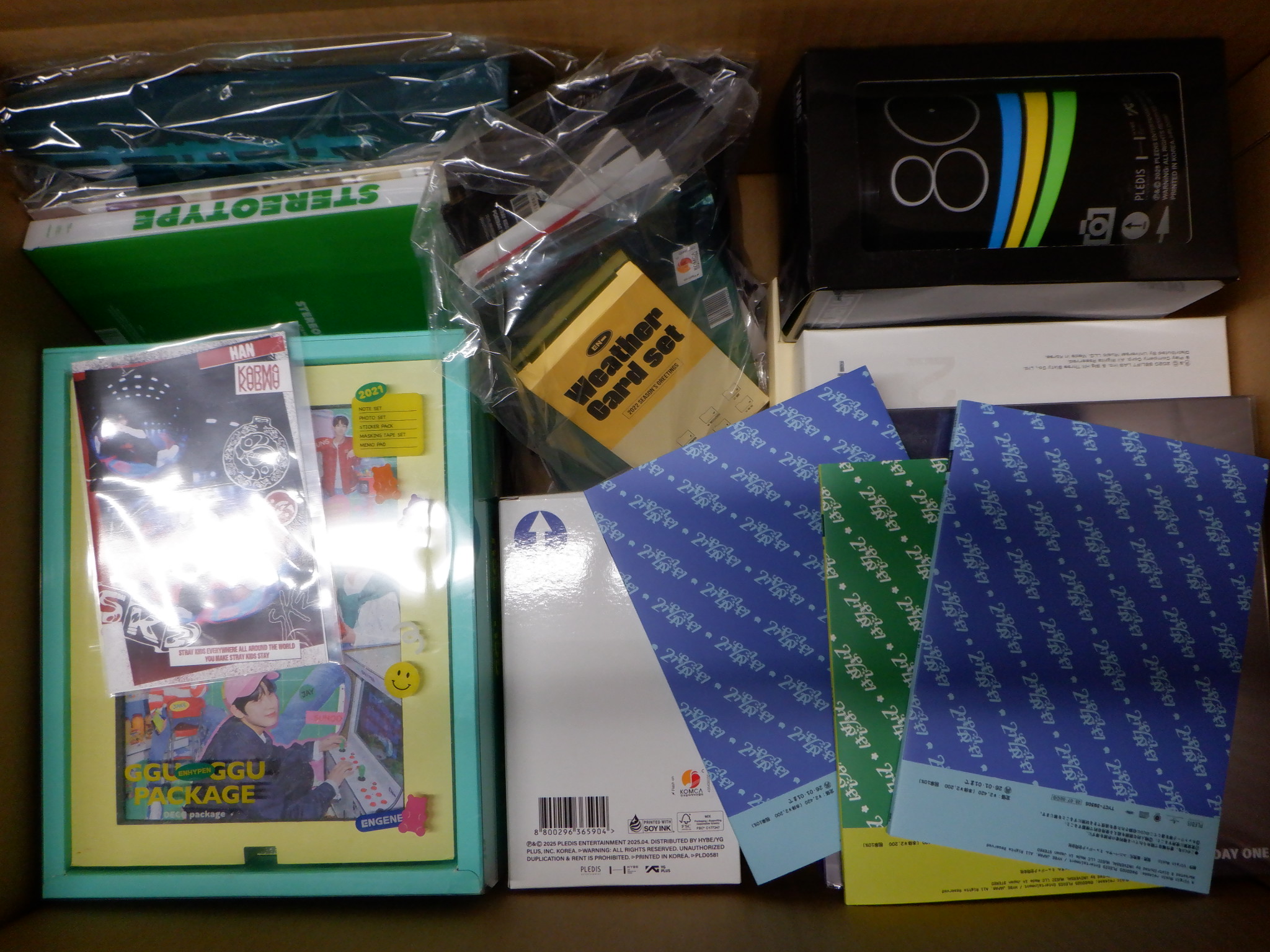 【グッズ詰め合わせ】