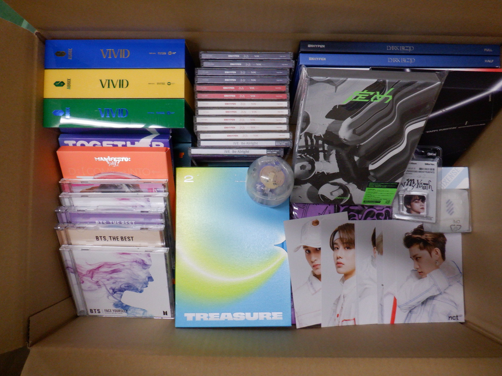 【グッズ詰め合わせ】