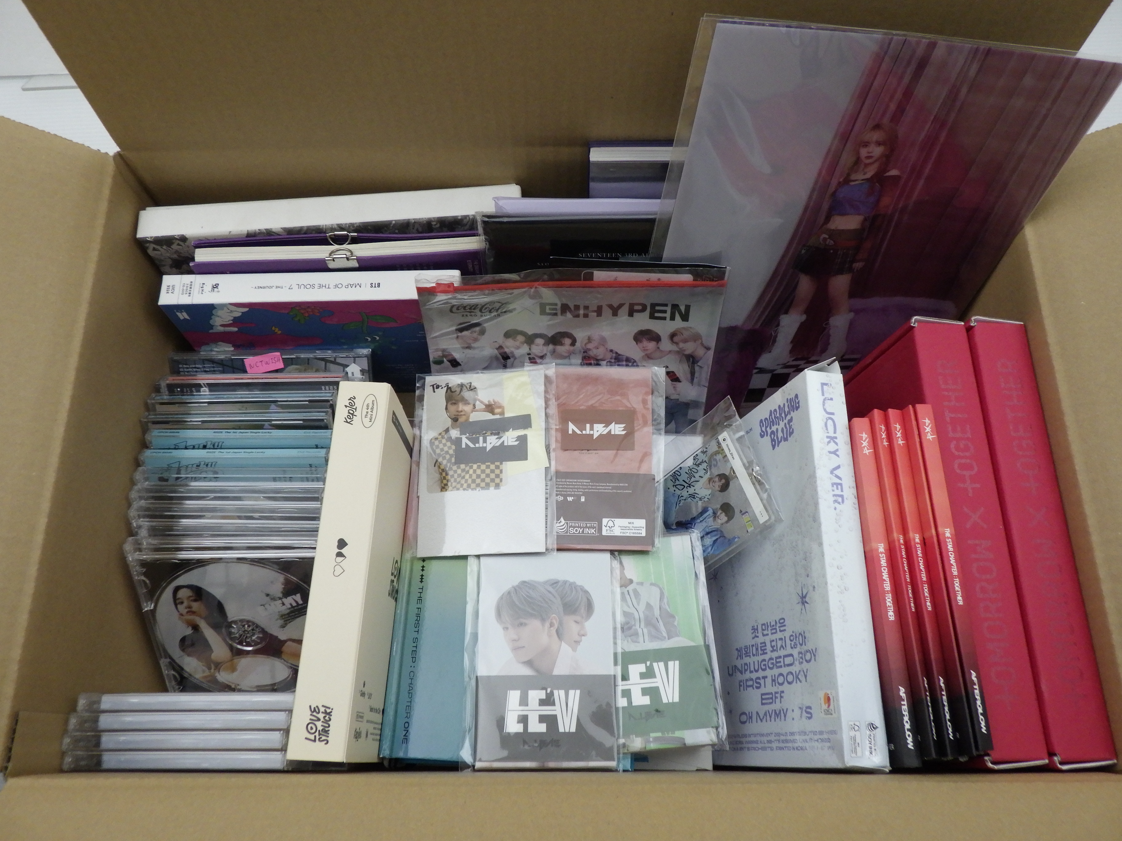 【グッズ詰め合わせ】