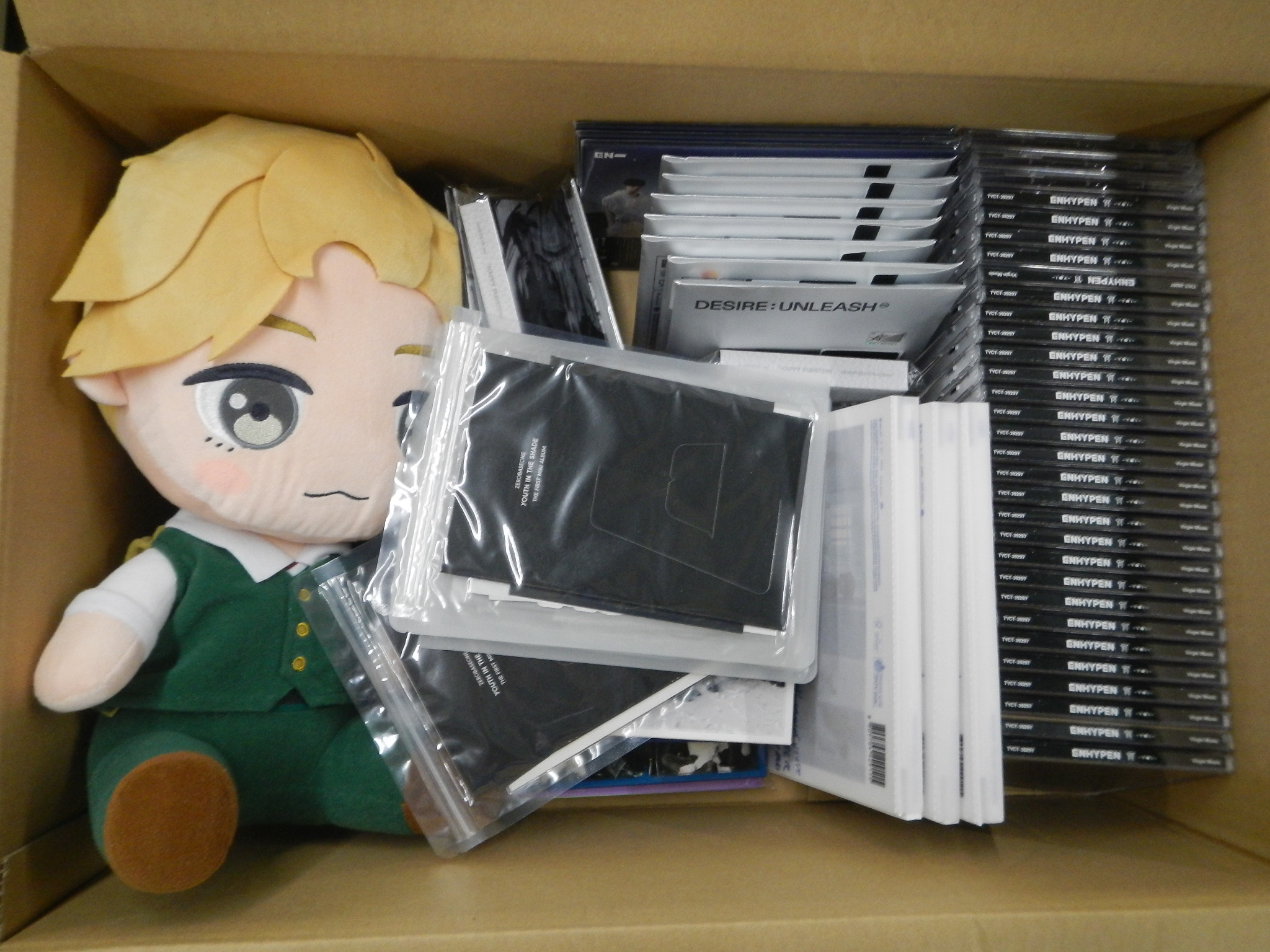 【グッズ詰め合わせ】