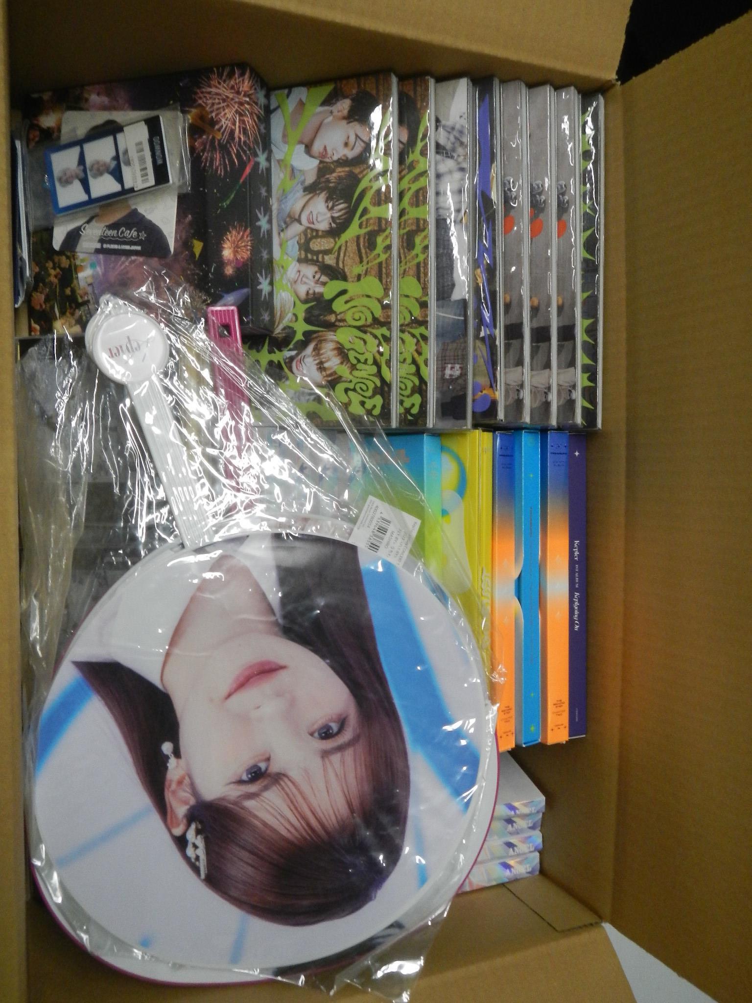 【グッズ詰め合わせ】