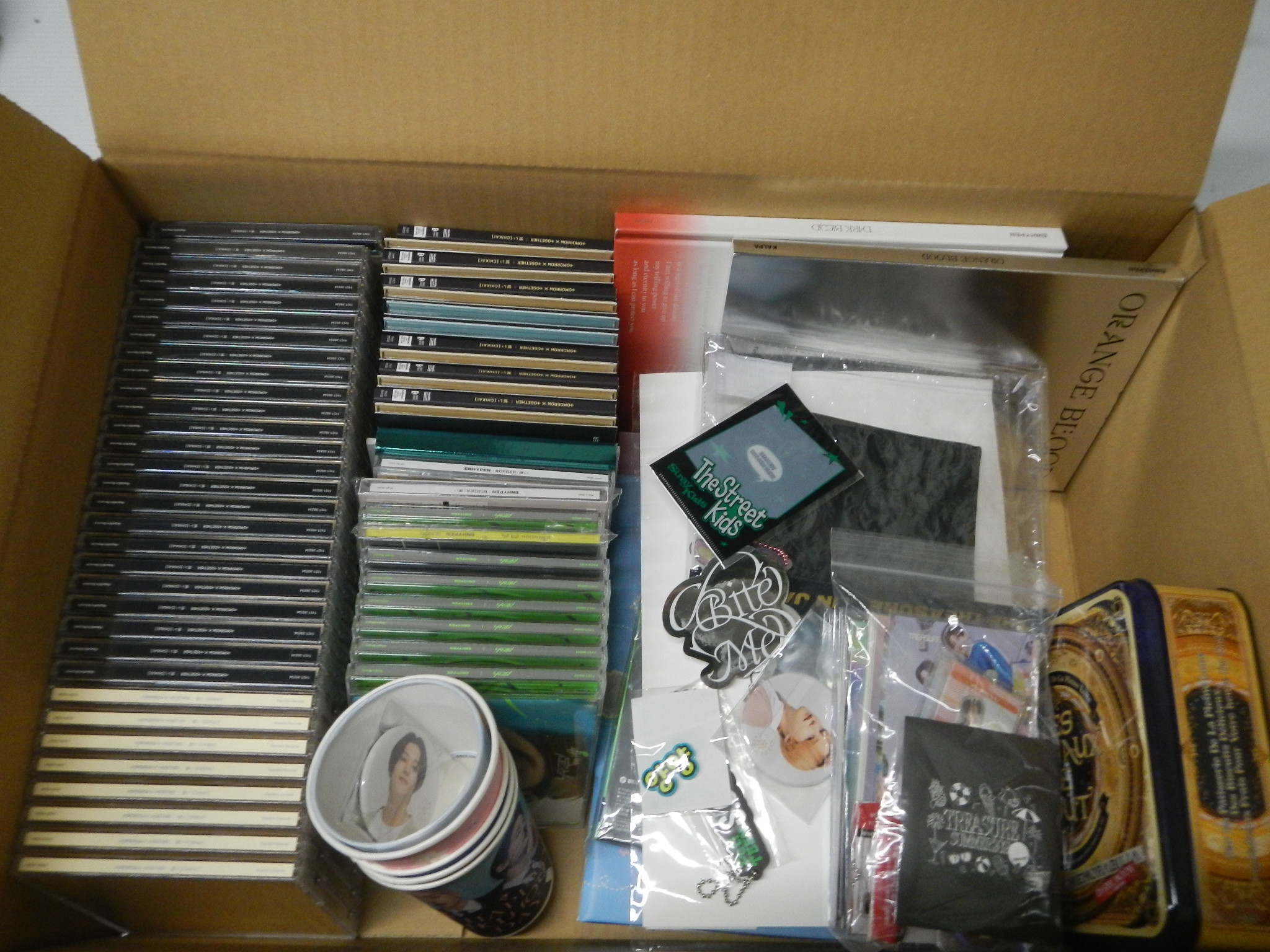 【グッズ詰め合わせ】