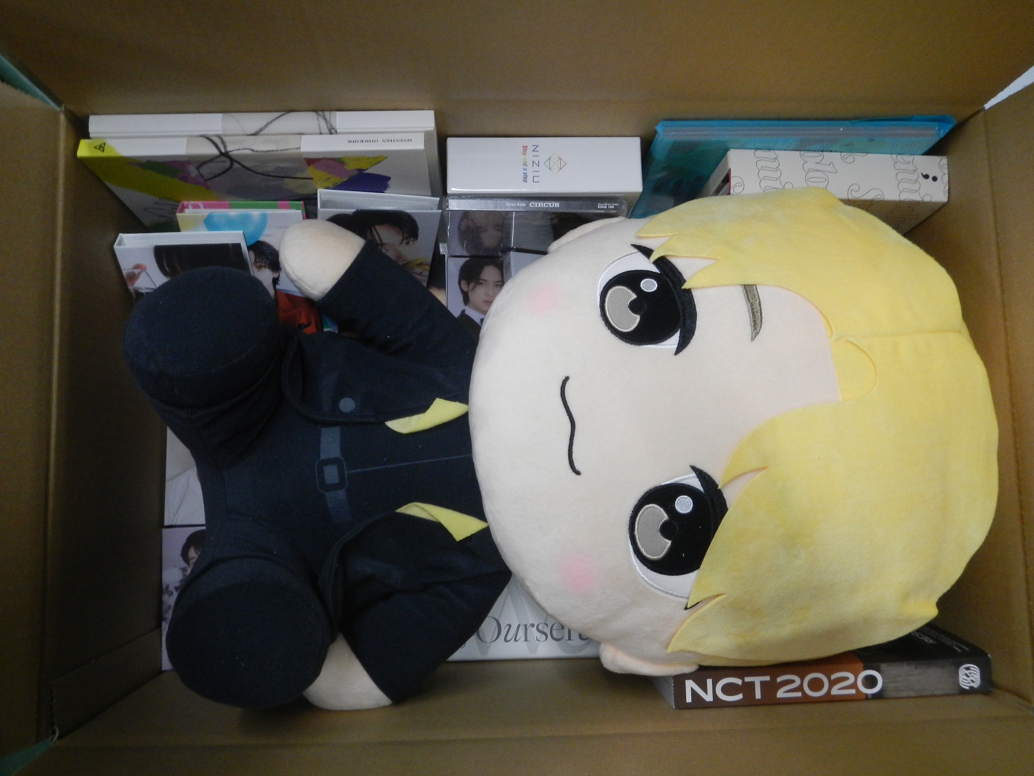 【グッズ詰め合わせ】