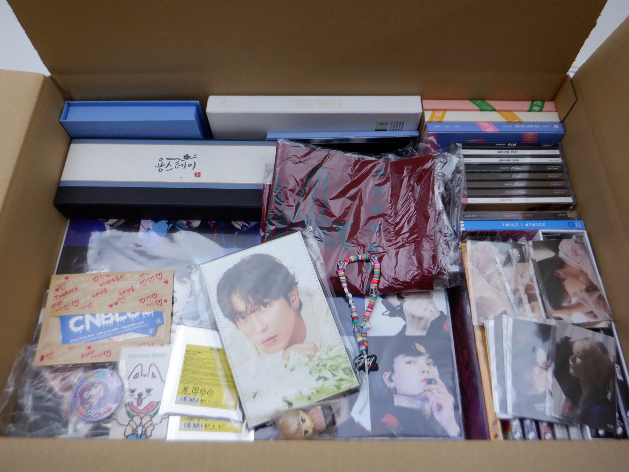 【グッズ詰め合わせ】