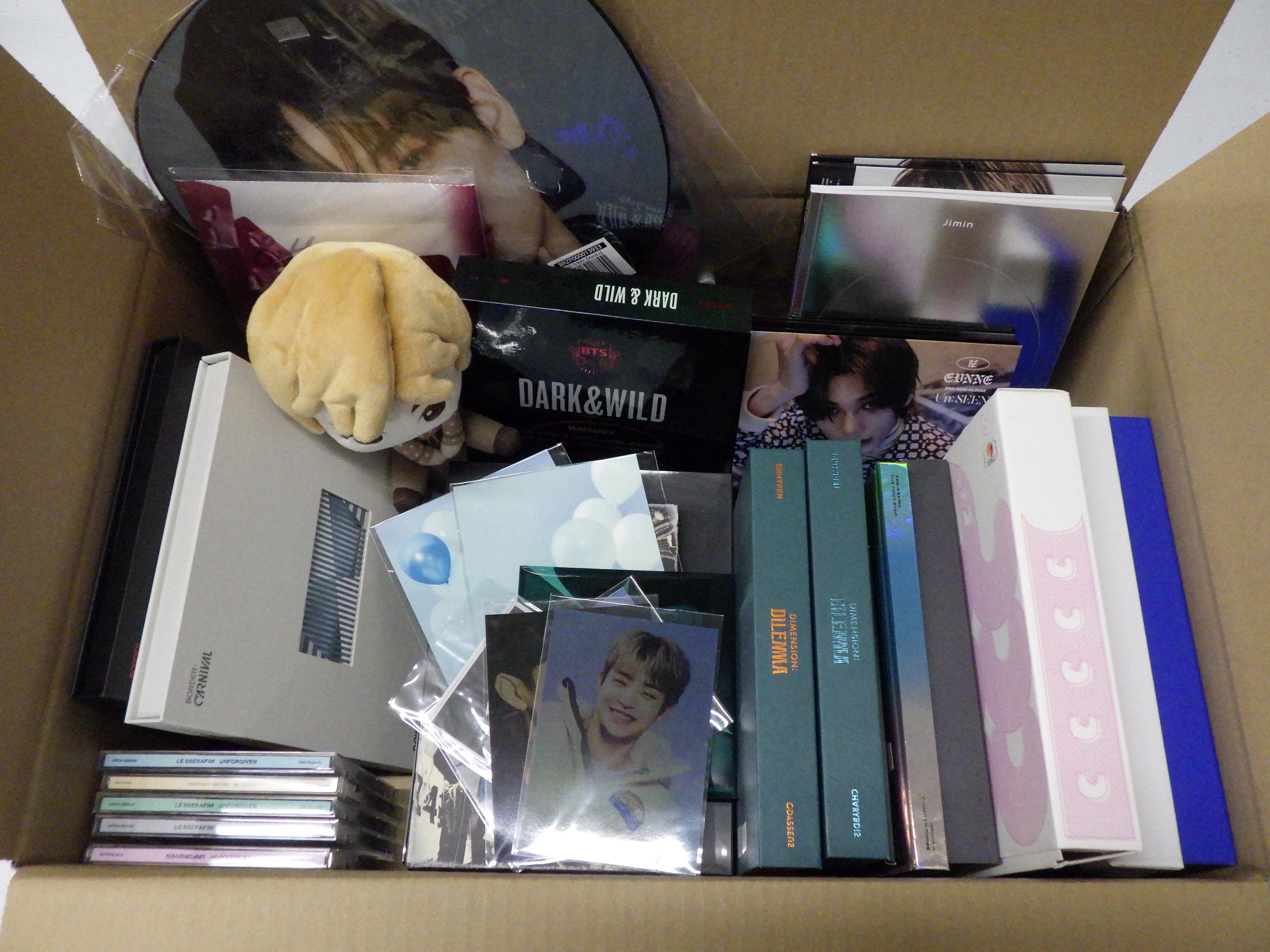 【グッズ詰め合わせ】