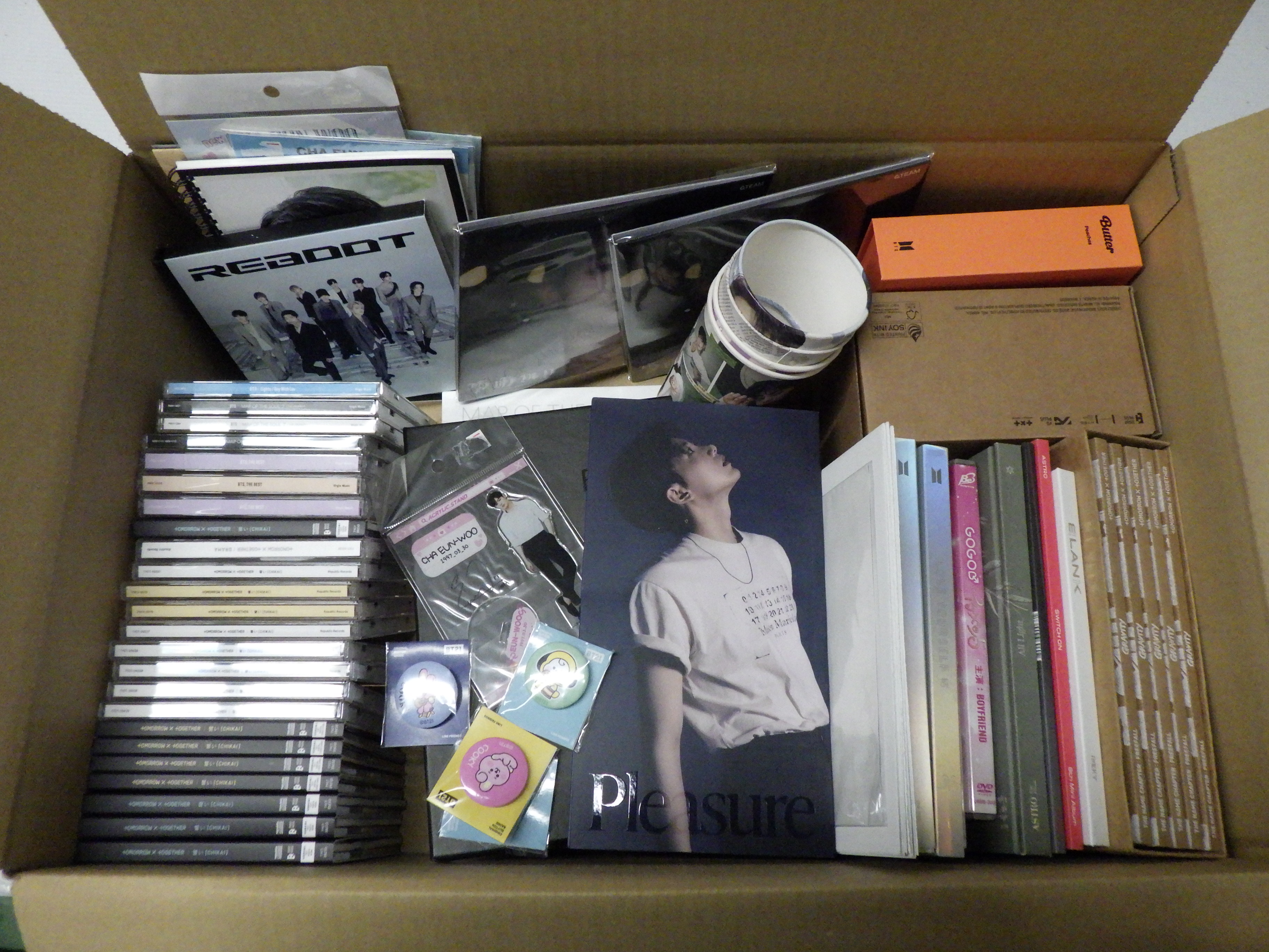 【グッズ詰め合わせ】