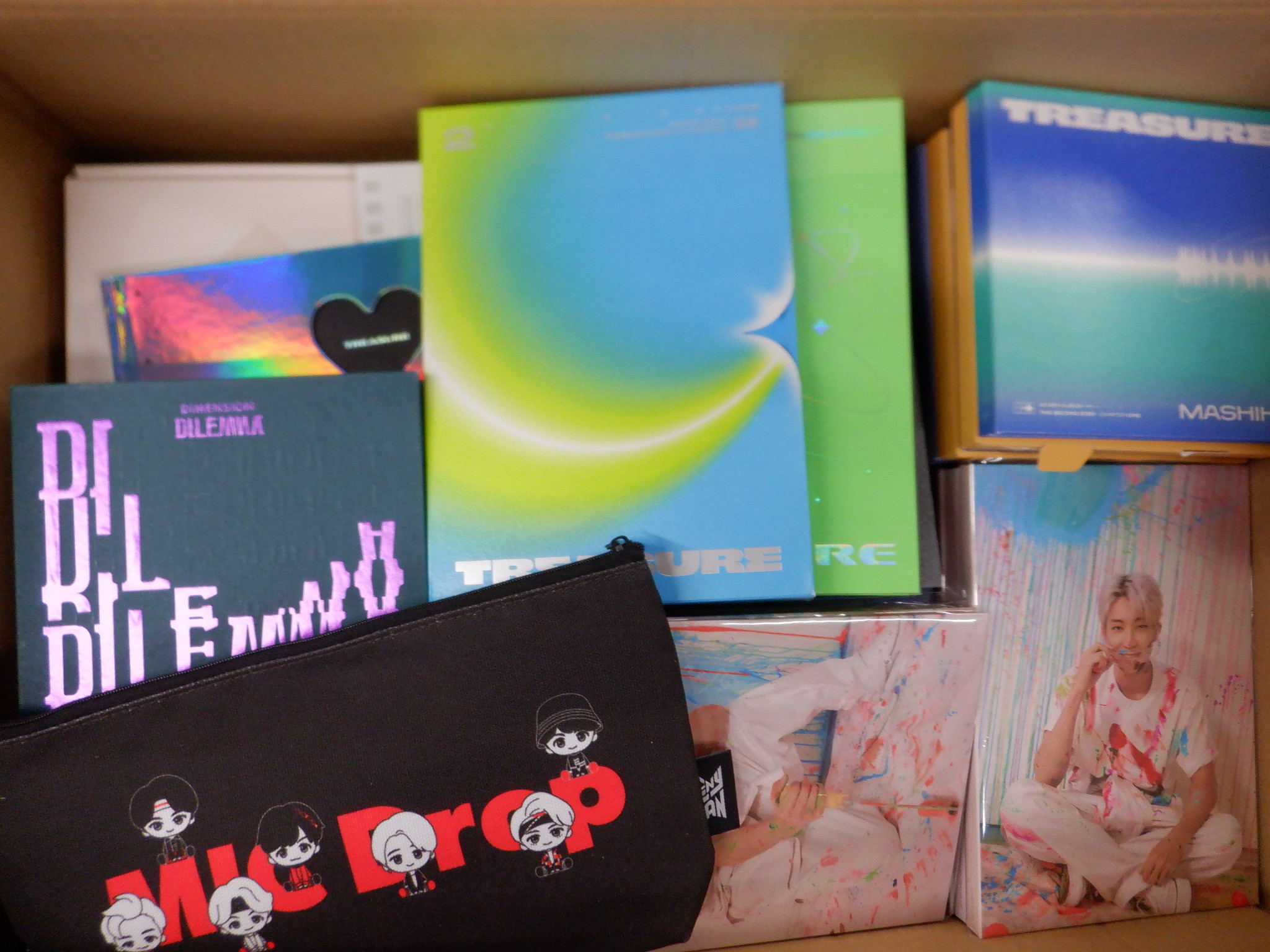 【グッズ詰め合わせ】