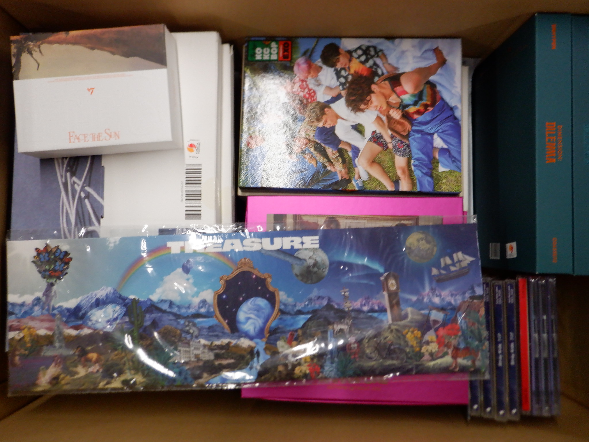 【グッズ詰め合わせ】