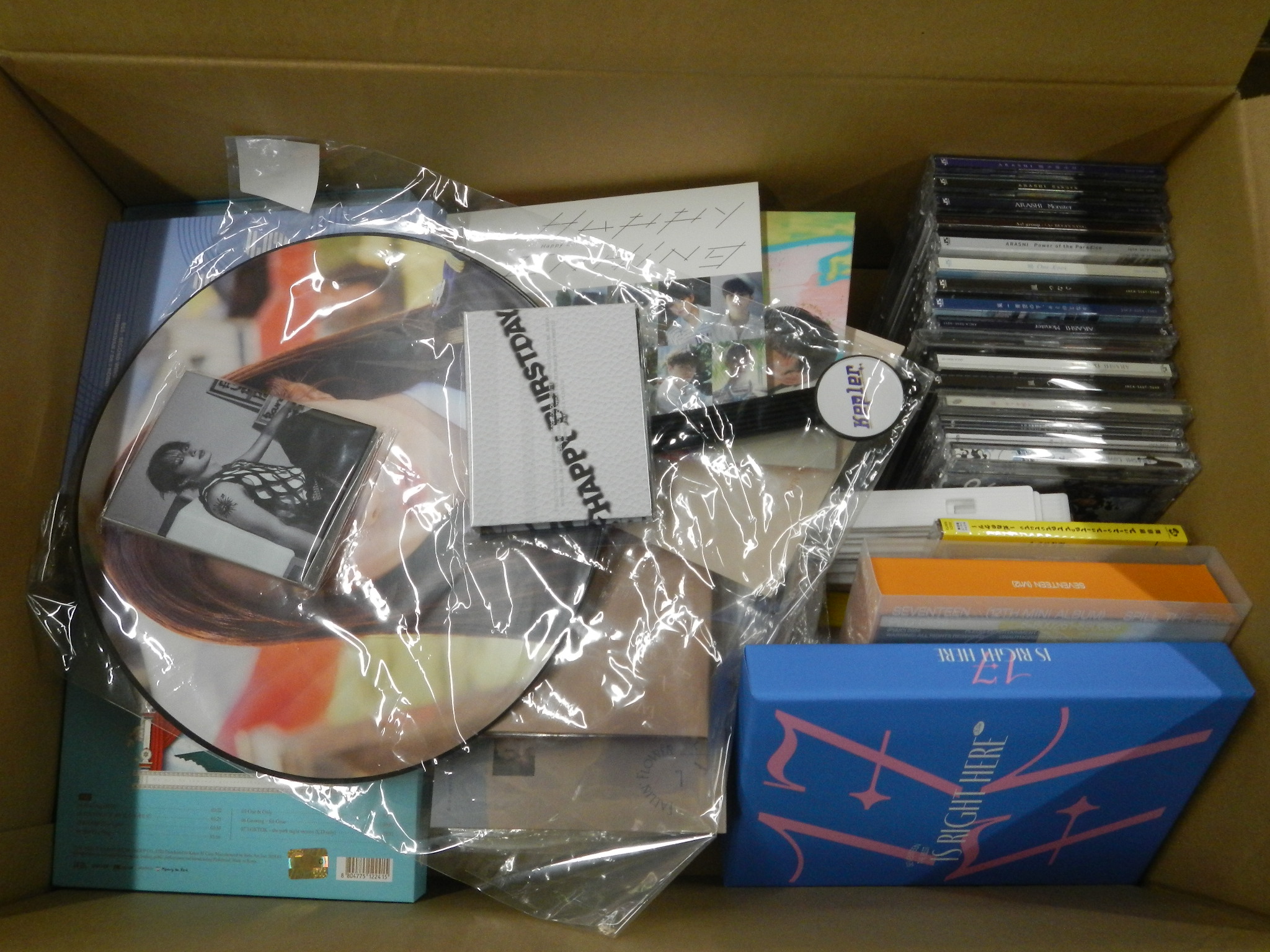 【グッズ詰め合わせ】