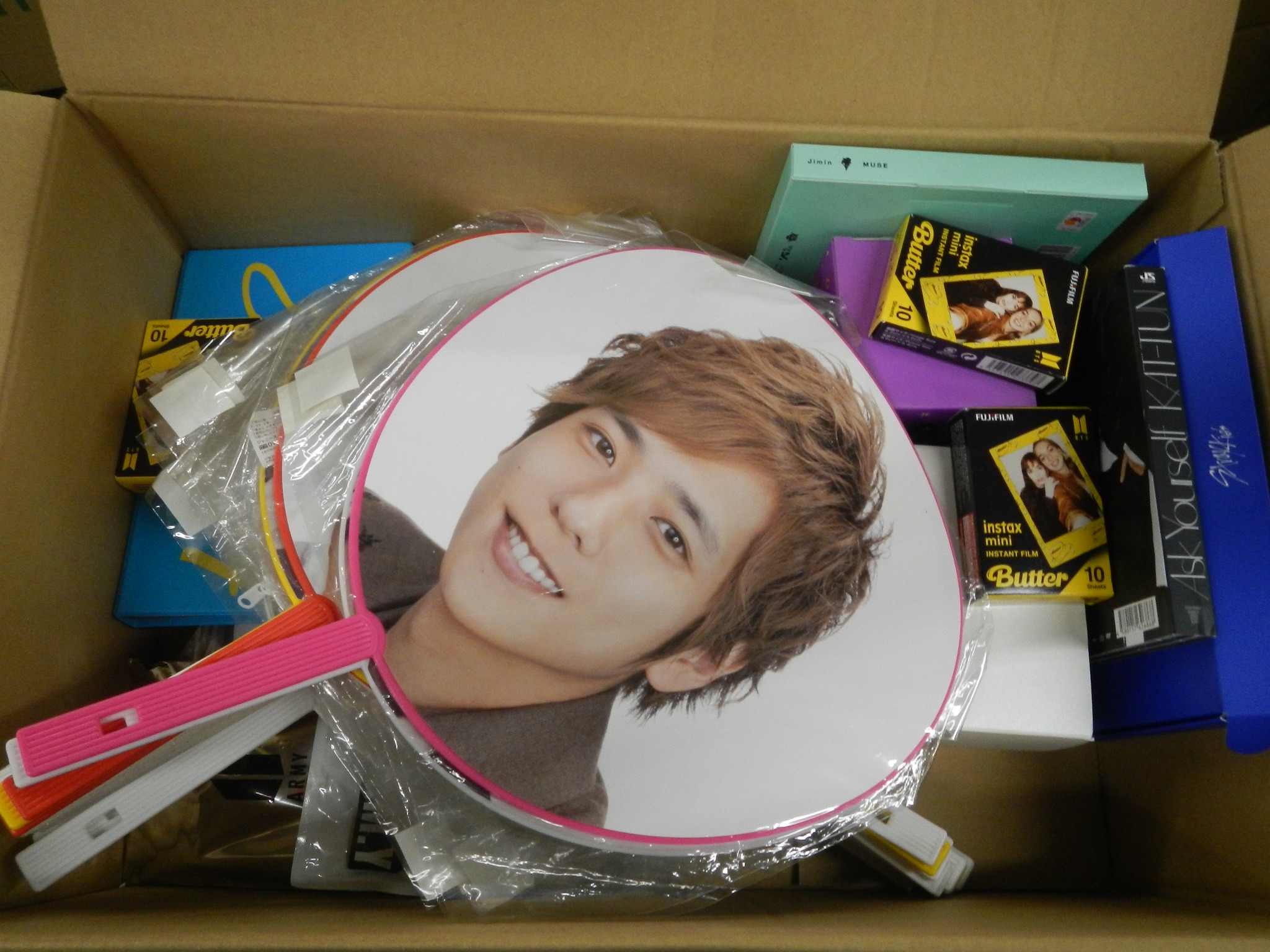 【グッズ詰め合わせ】