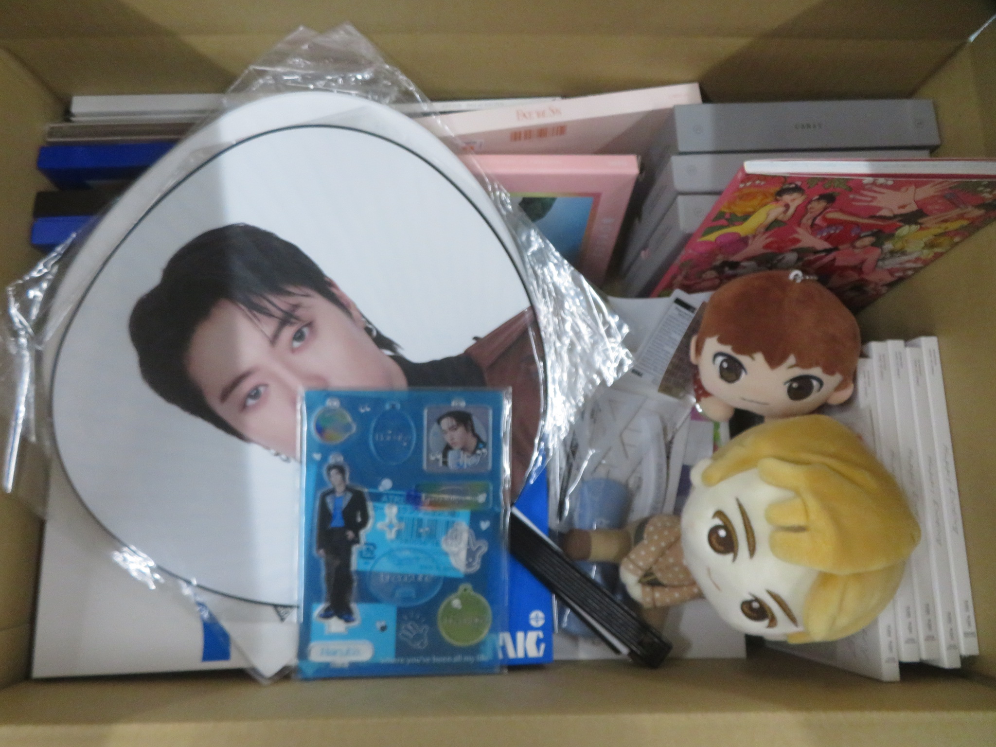 【グッズ詰め合わせ】