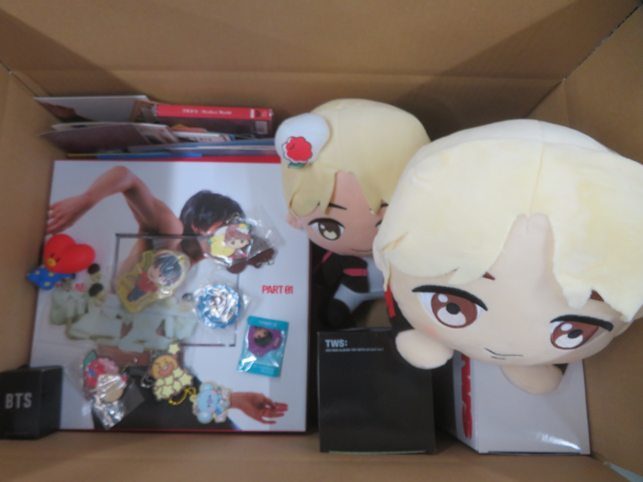 【グッズ詰め合わせ】