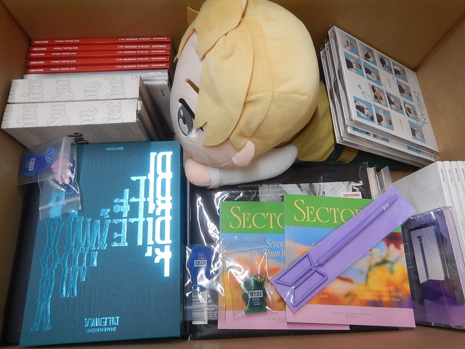 【グッズ詰め合わせ】