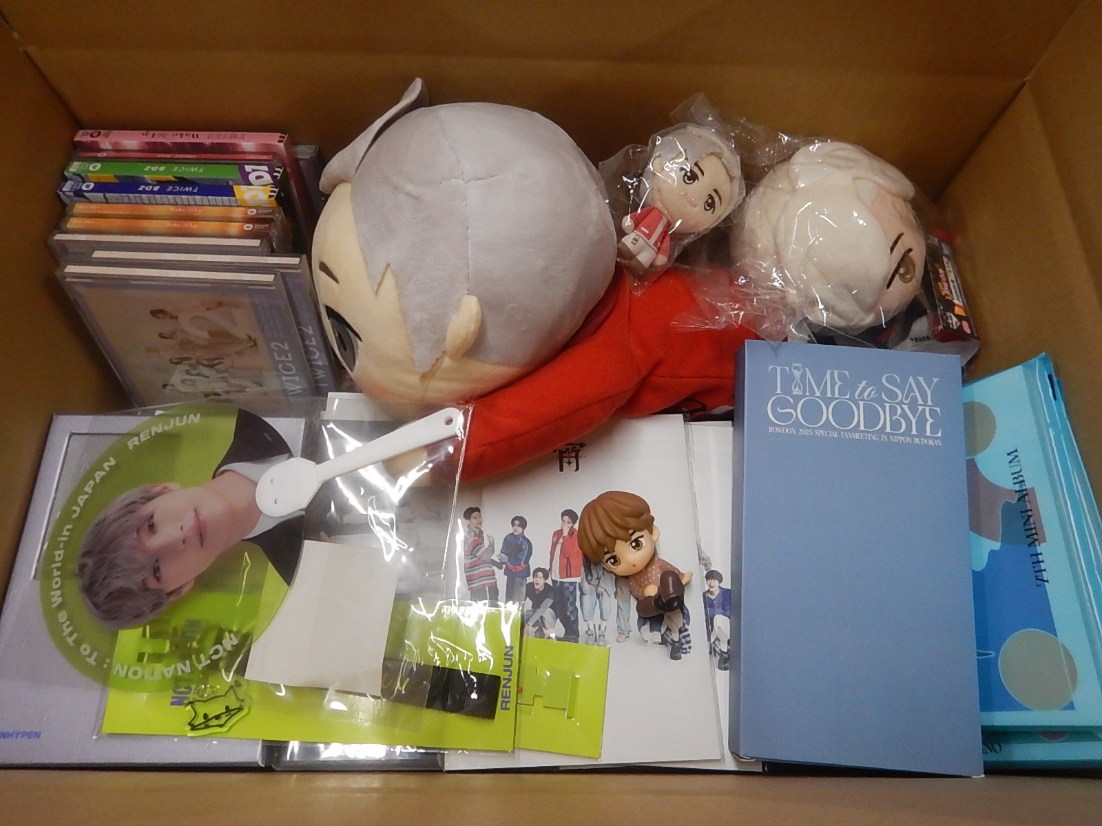 【グッズ詰め合わせ】