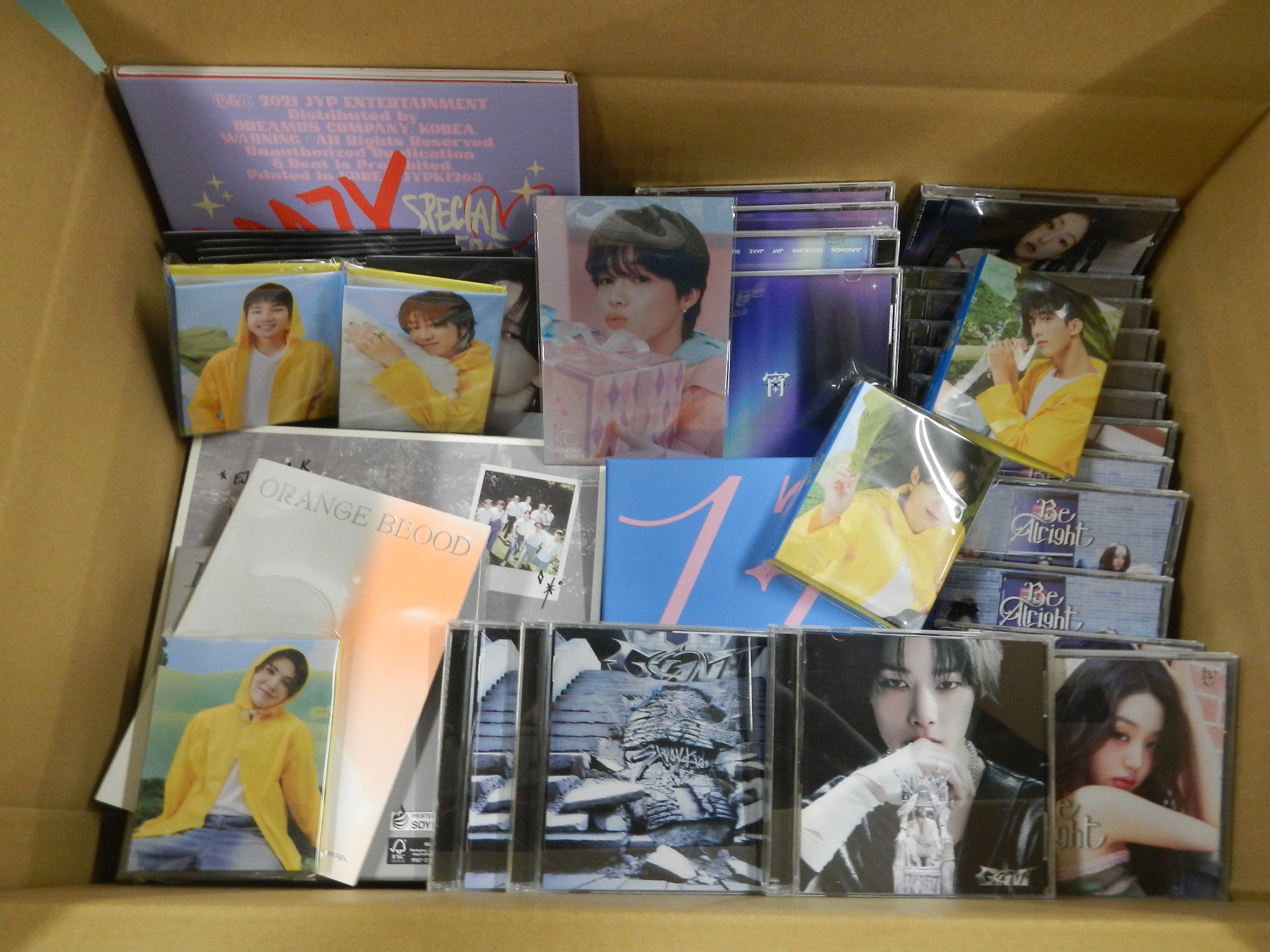 【グッズ詰め合わせ】