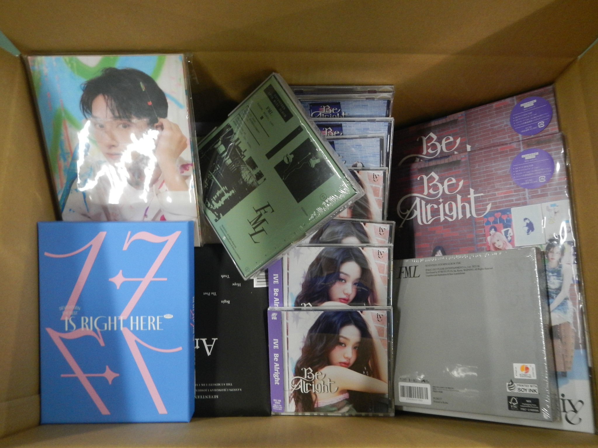 【グッズ詰め合わせ】