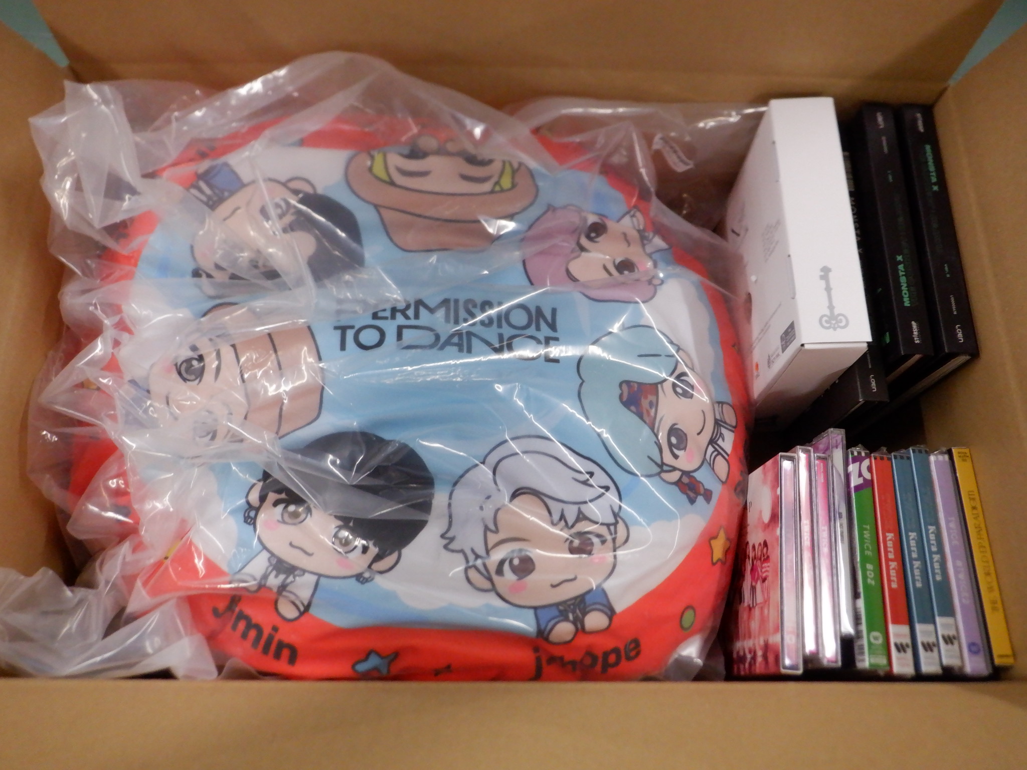 【グッズ詰め合わせ】