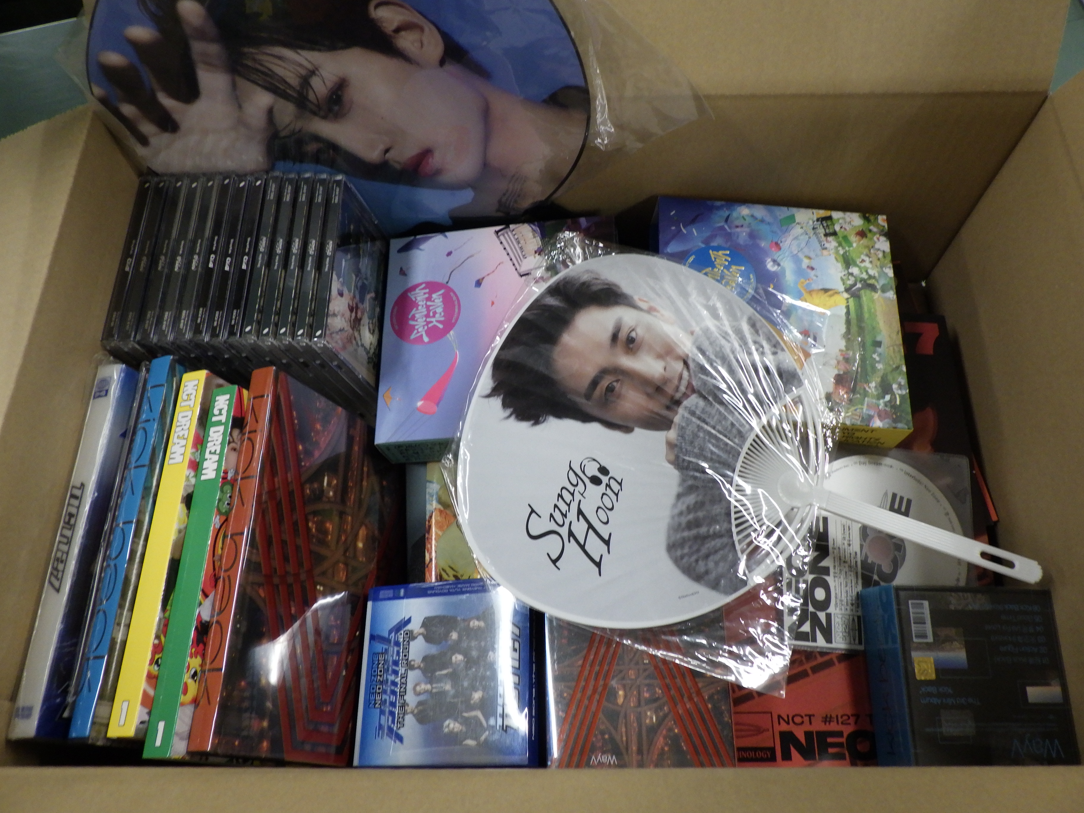 【グッズ詰め合わせ】