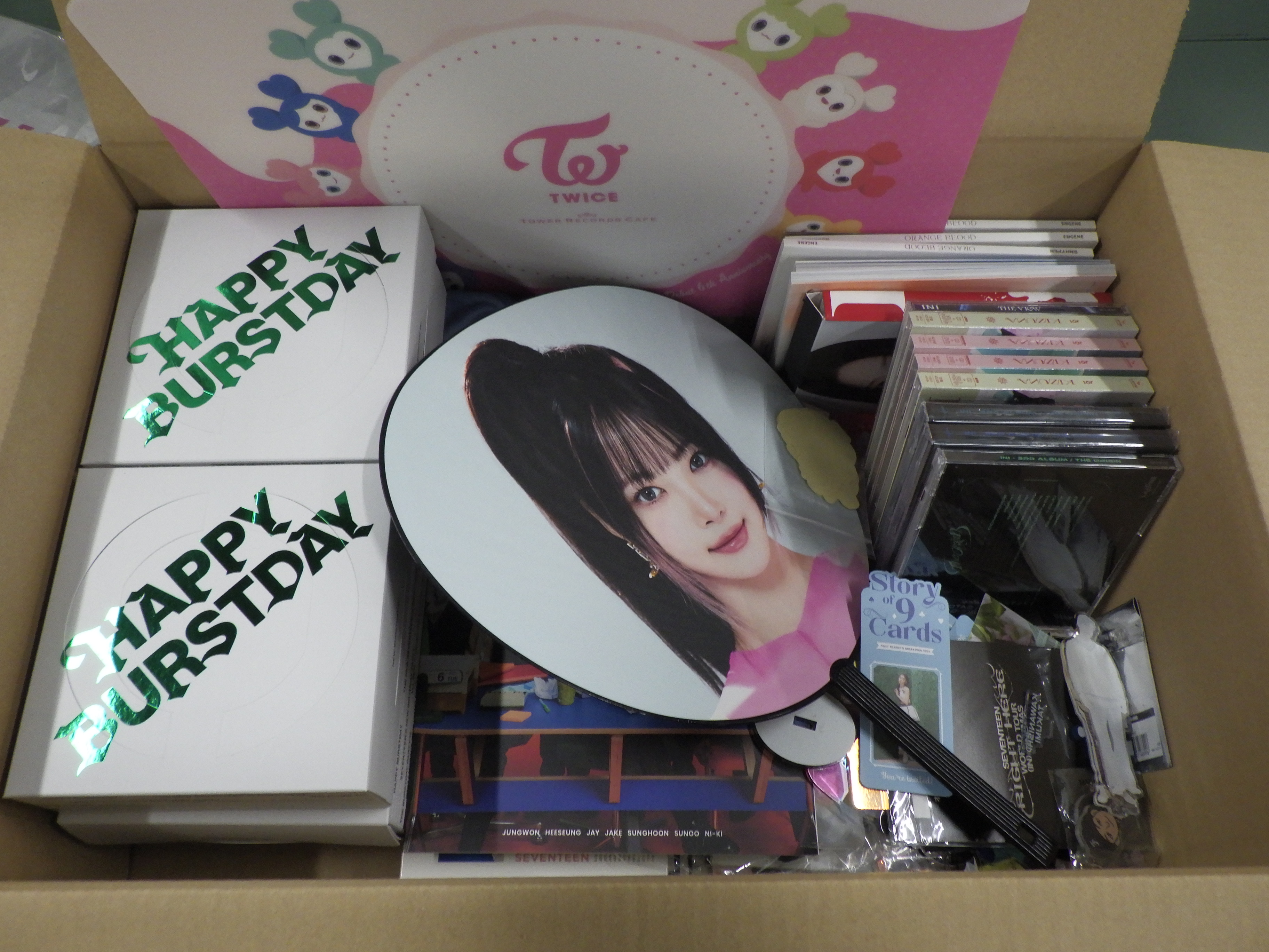 【グッズ詰め合わせ】