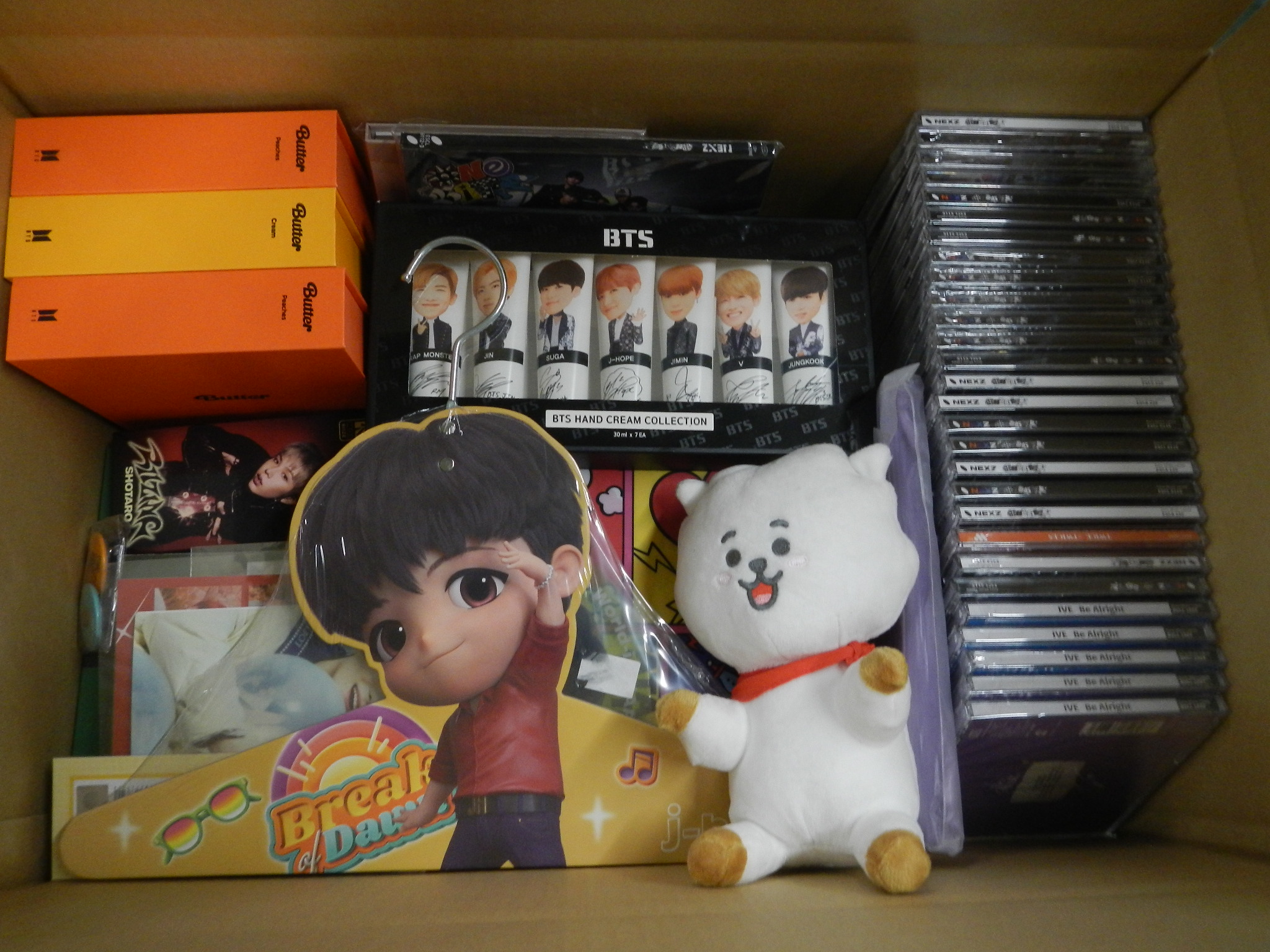 【グッズ詰め合わせ】