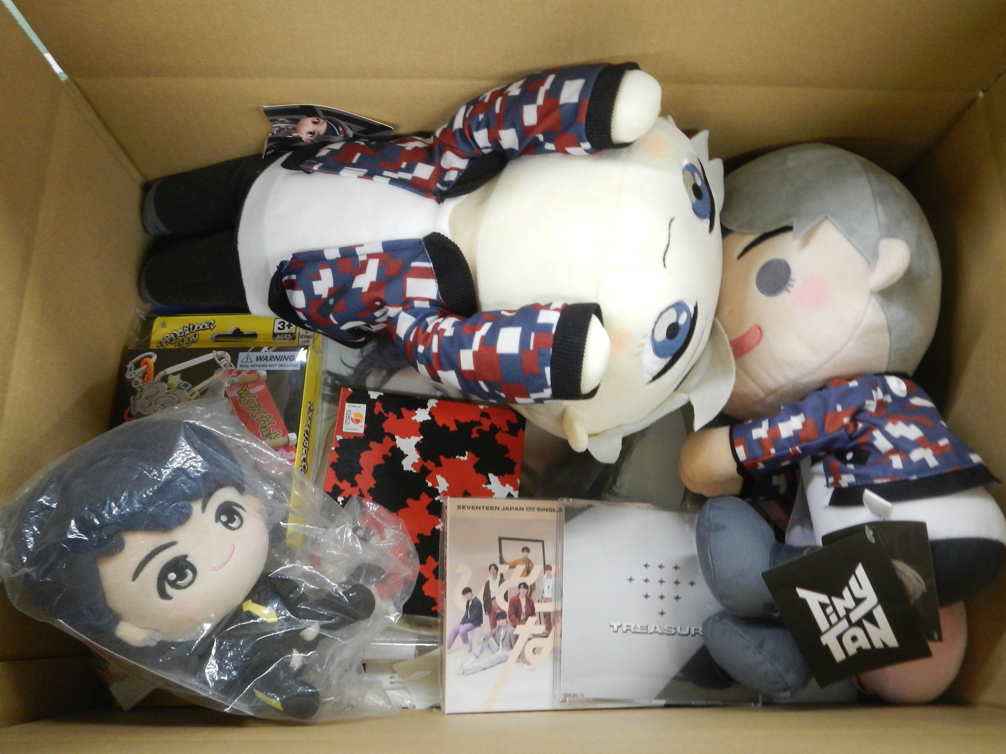 【グッズ詰め合わせ】