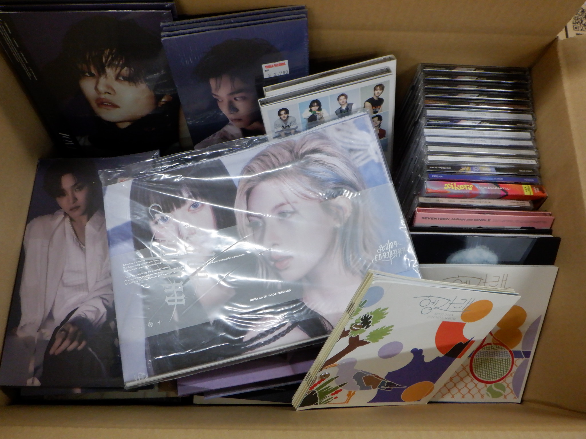 【グッズ詰め合わせ】