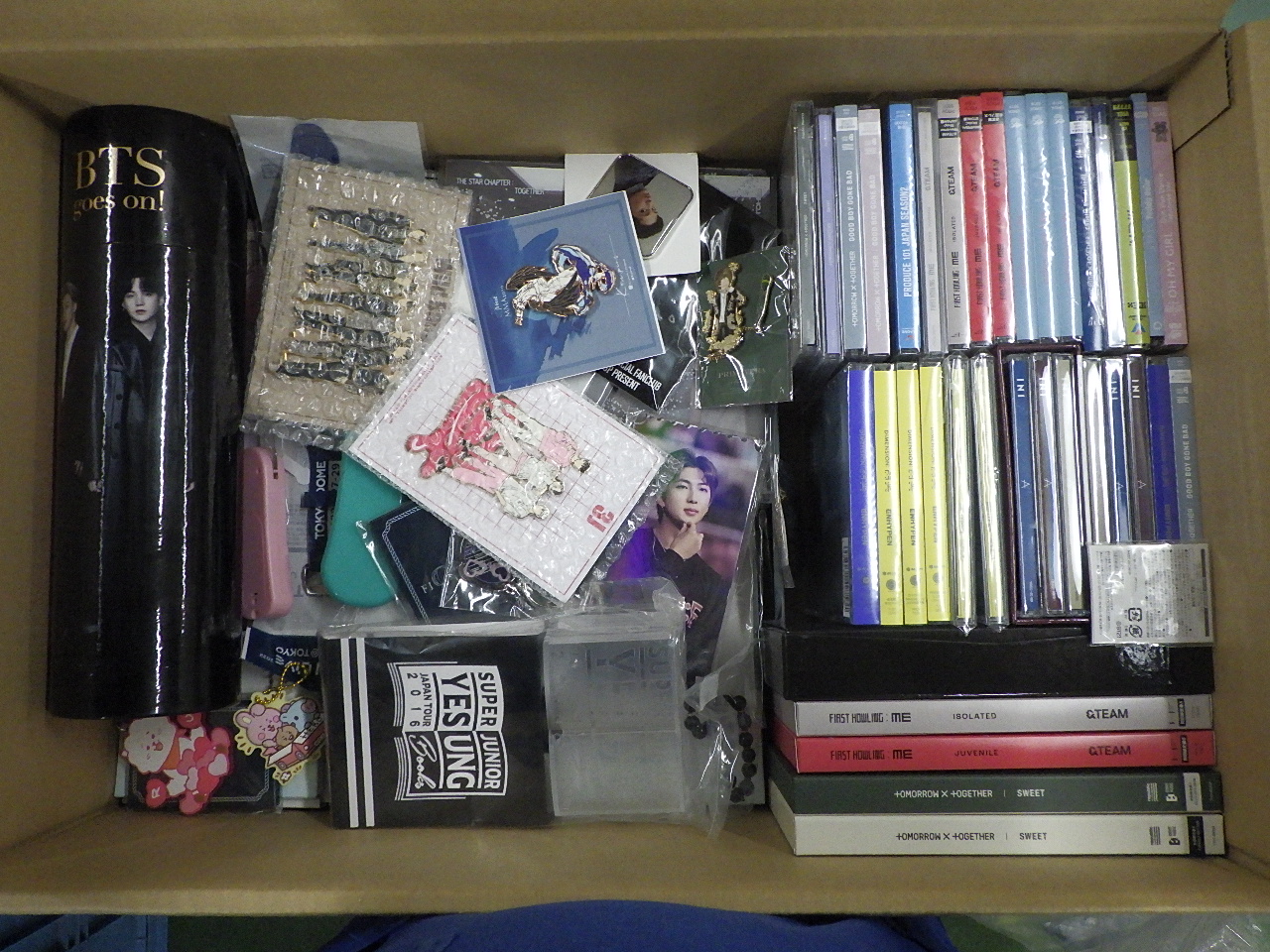 【グッズ詰め合わせ】