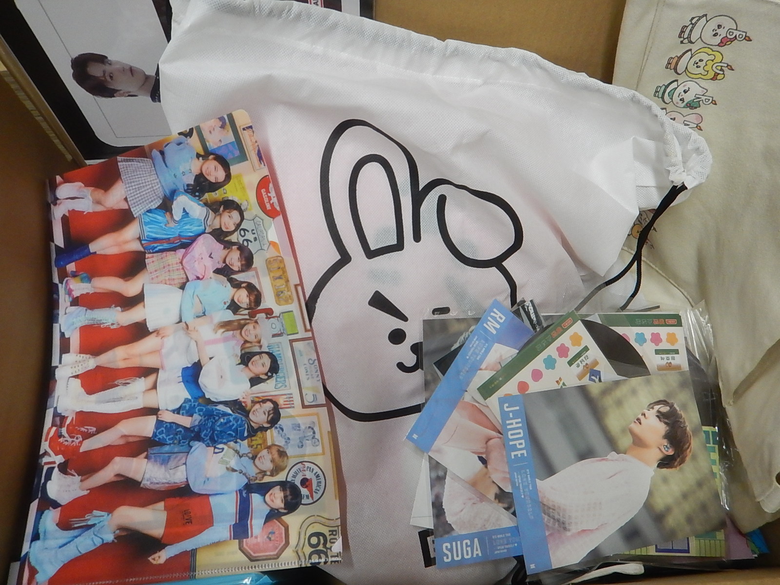 【グッズ詰め合わせ】