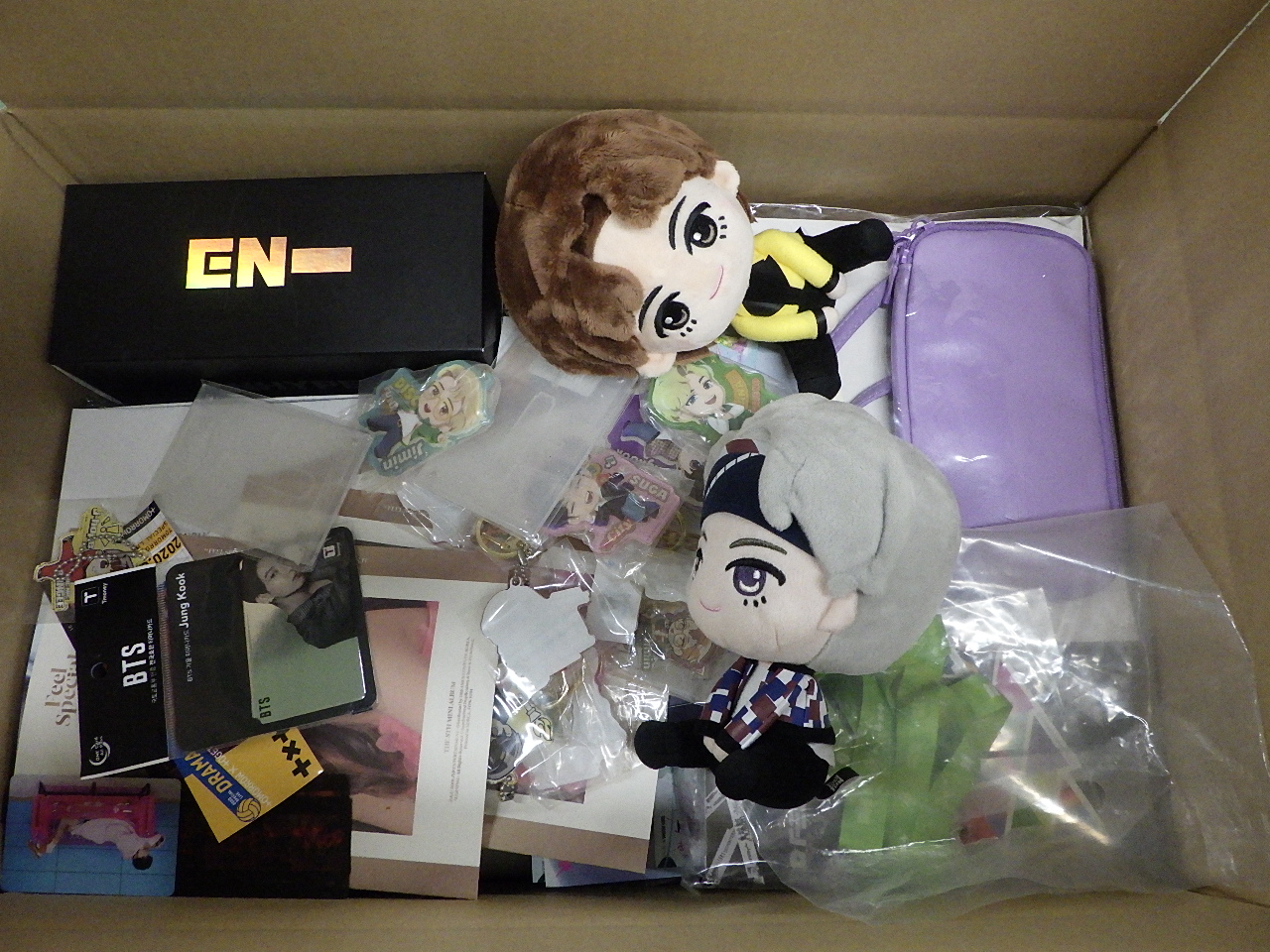 【グッズ詰め合わせ】