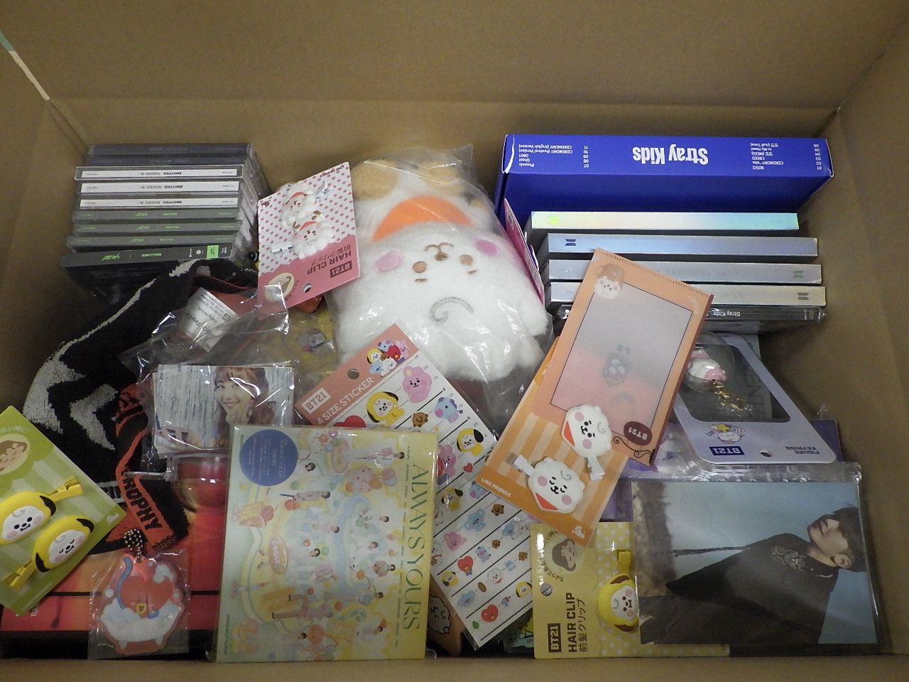 【グッズ詰め合わせ】