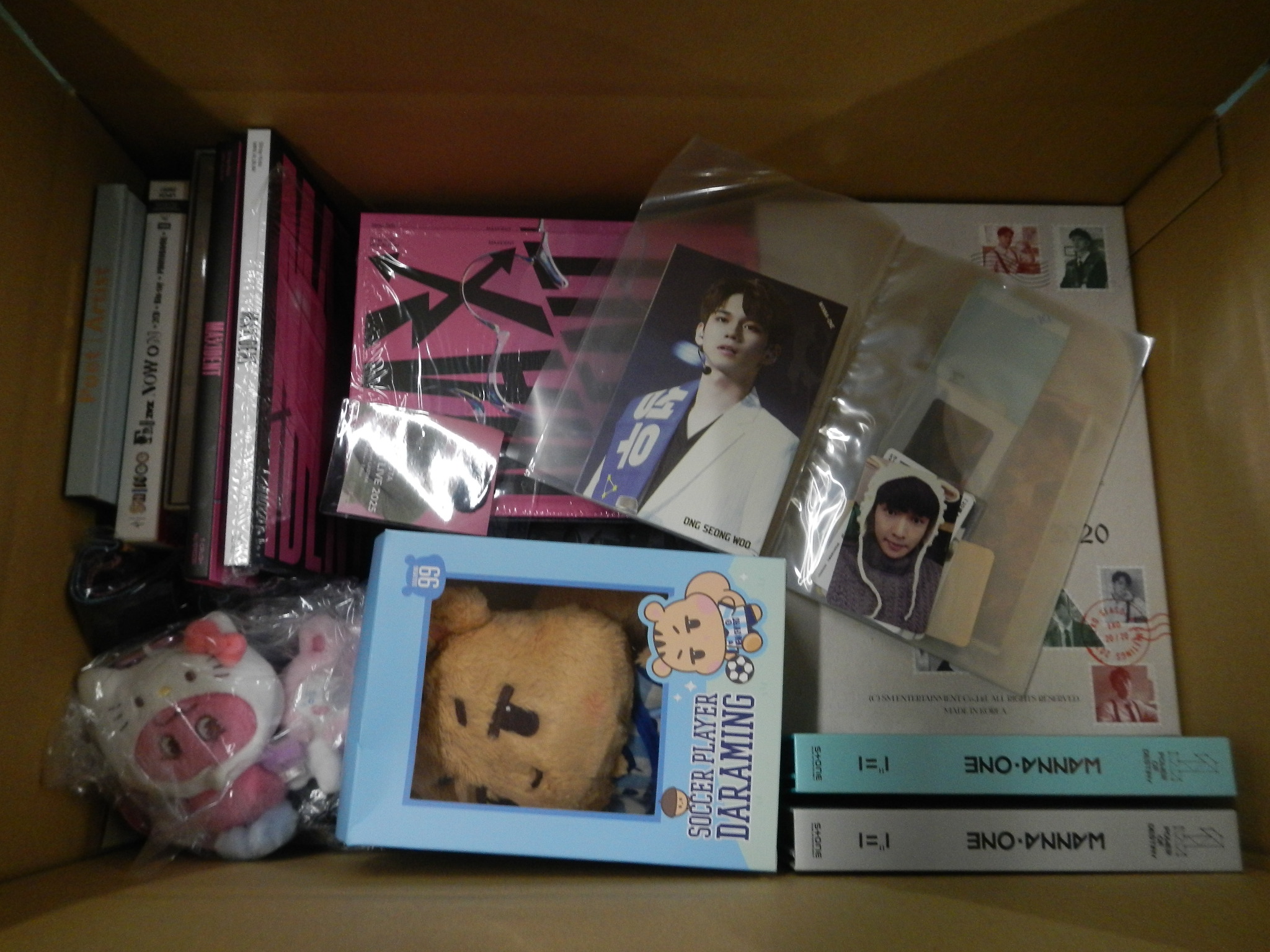 【グッズ詰め合わせ】