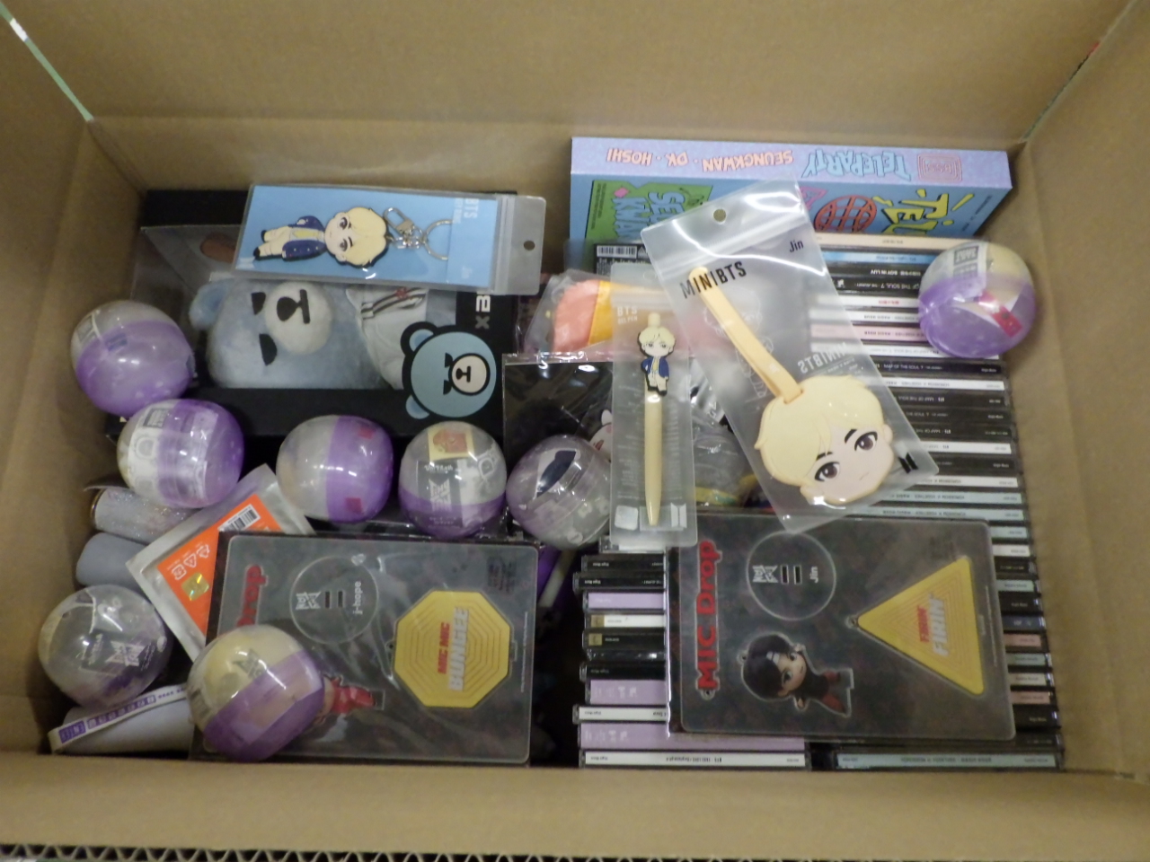 【グッズ詰め合わせ】