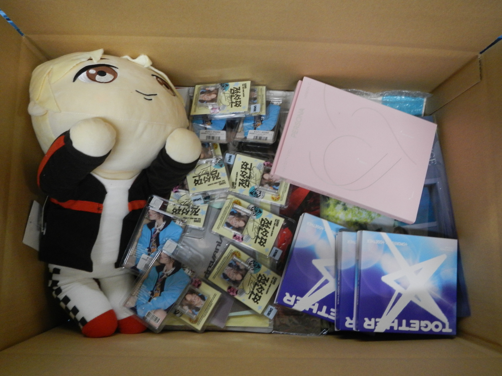 【グッズ詰め合わせ】