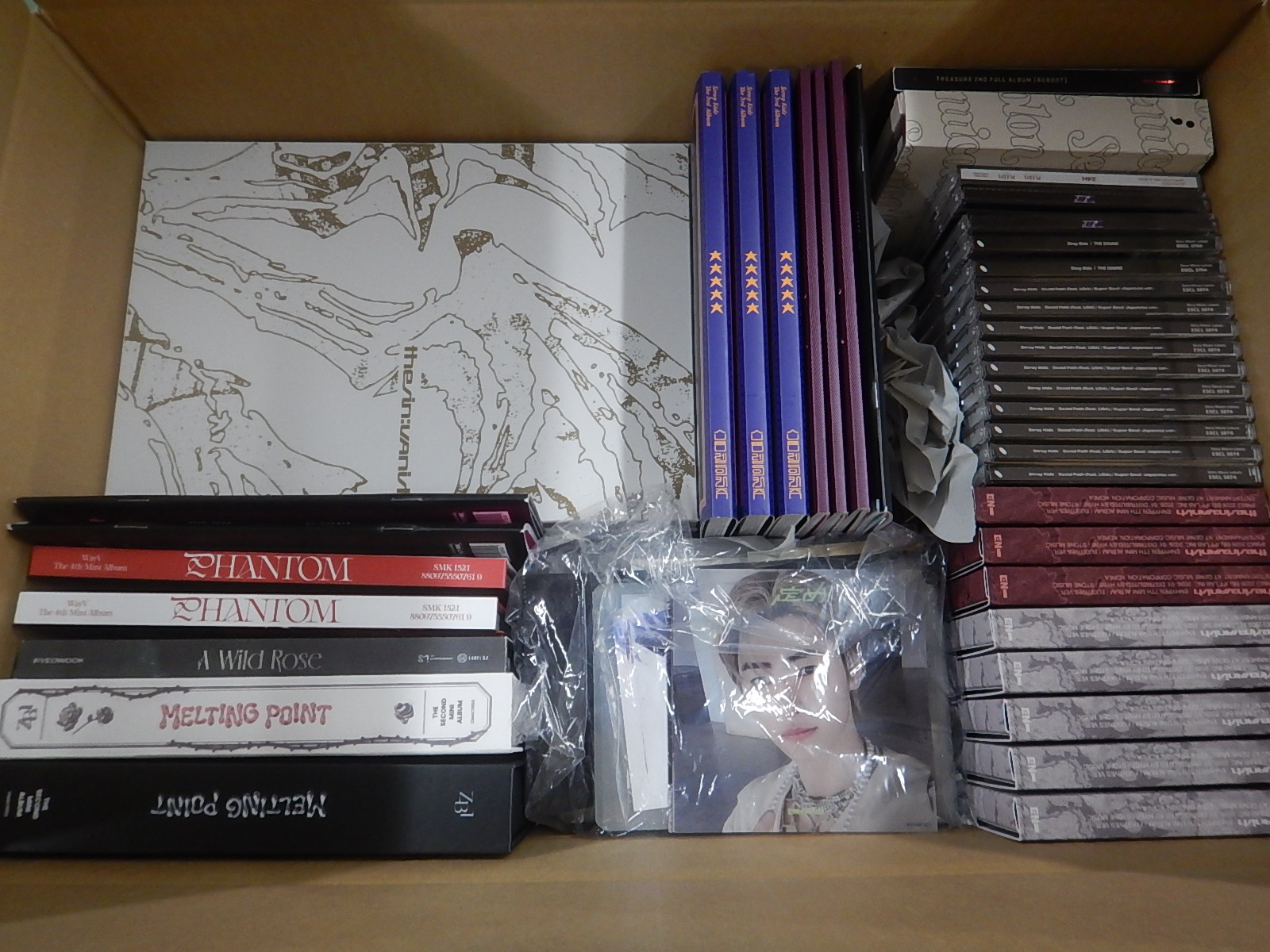 【グッズ詰め合わせ】