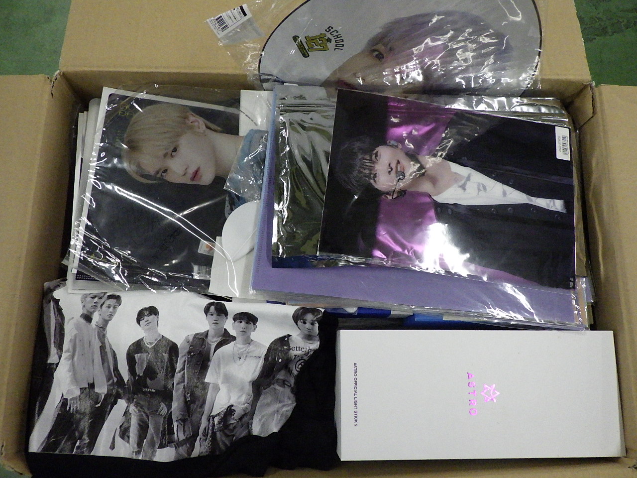 【グッズ詰め合わせ】